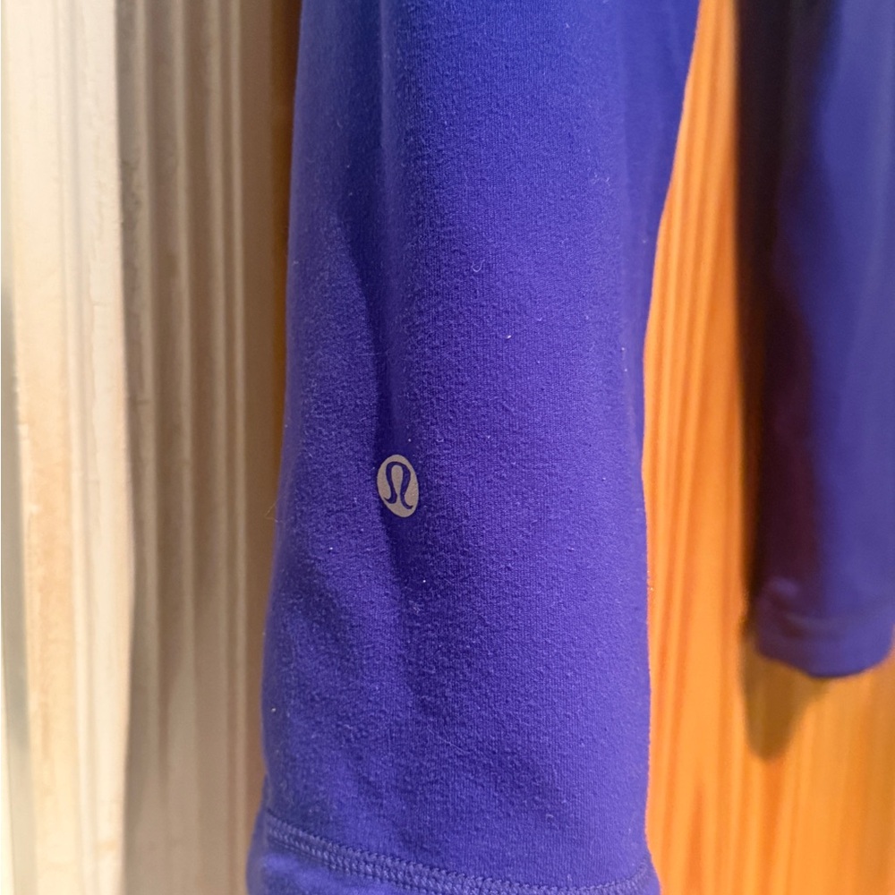 Lululemon Reversible Capri Leggings Black and Blue - Picture 3 of 4